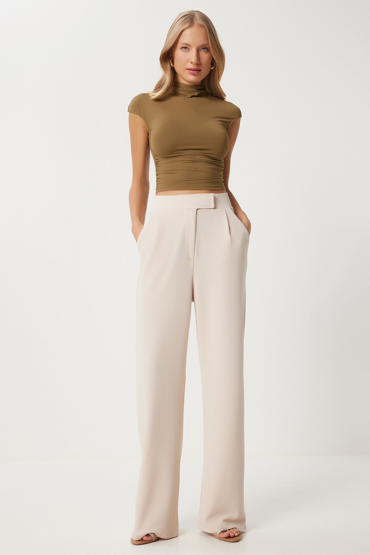 Trendyol women's pants cream