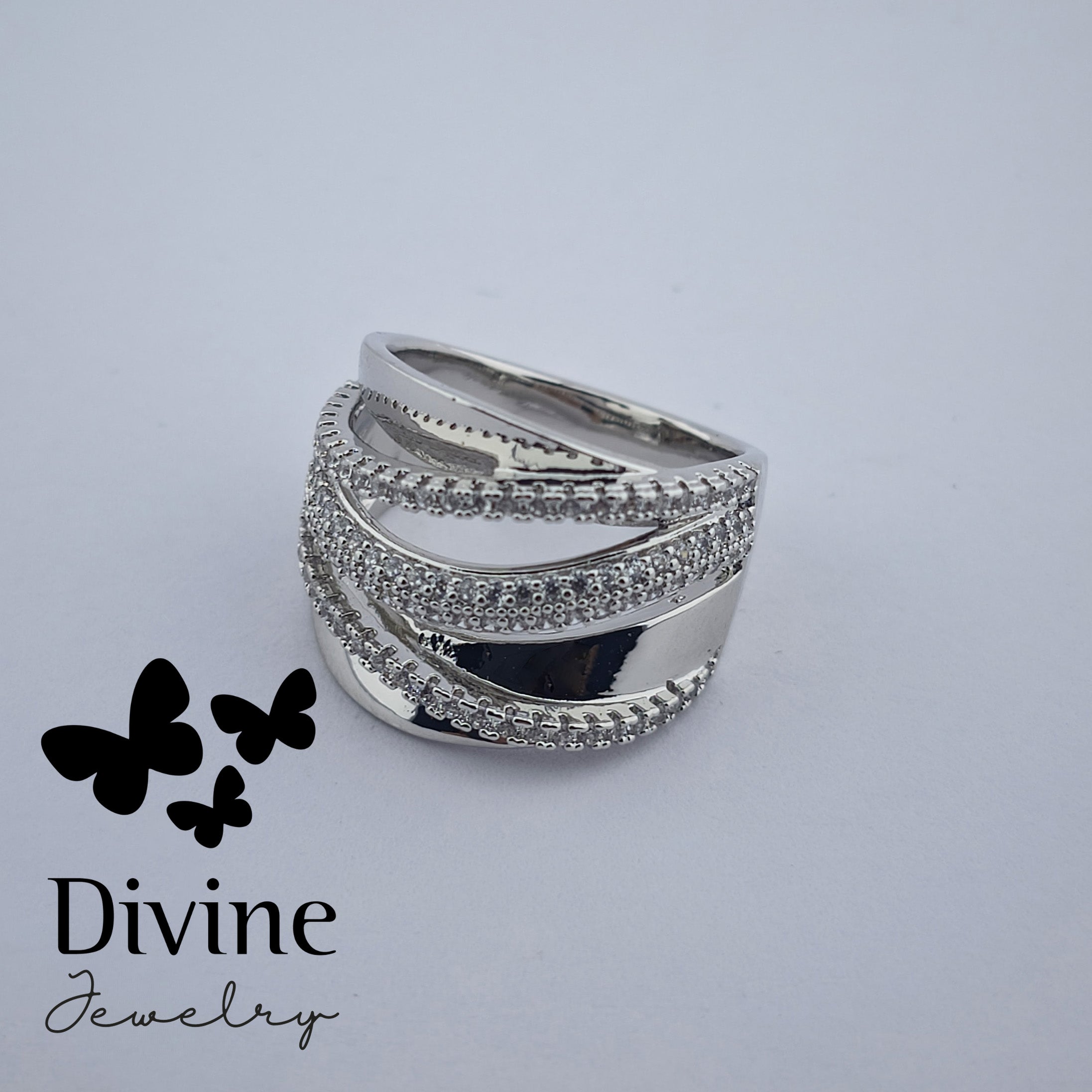 The Divine Ring, the Silver Elegance